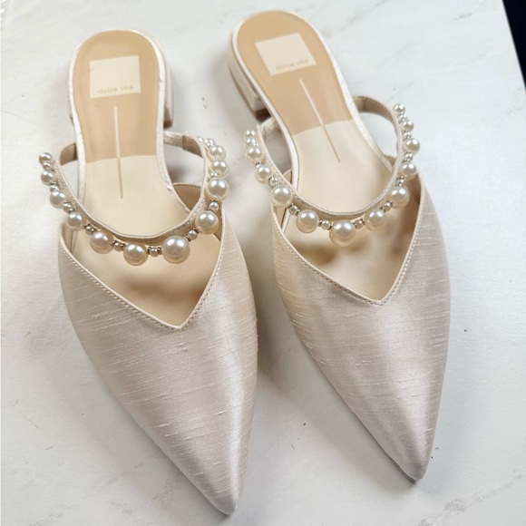 Dolce Vita Kanika Pearl Low Mules Flats Vanilla Pearls - Picture 2 of 9